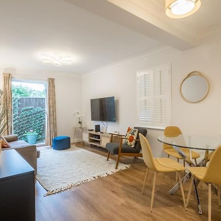 Lovely 1 Bed Apartment With Free Parking & Garden CBG Exteriör bild