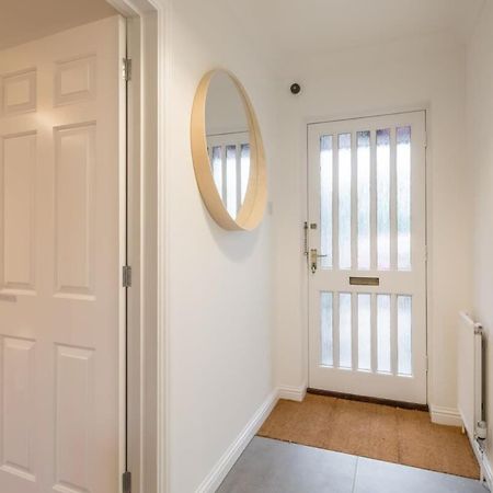Lovely 1 Bed Apartment With Free Parking & Garden CBG Exteriör bild