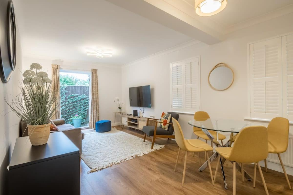 Lovely 1 Bed Apartment With Free Parking & Garden CBG Exteriör bild
