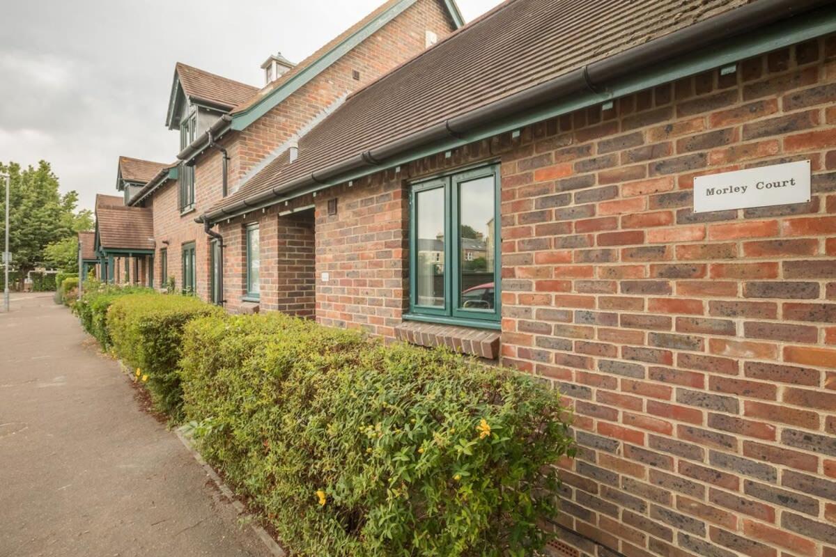 Lovely 1 Bed Apartment With Free Parking & Garden CBG Exteriör bild